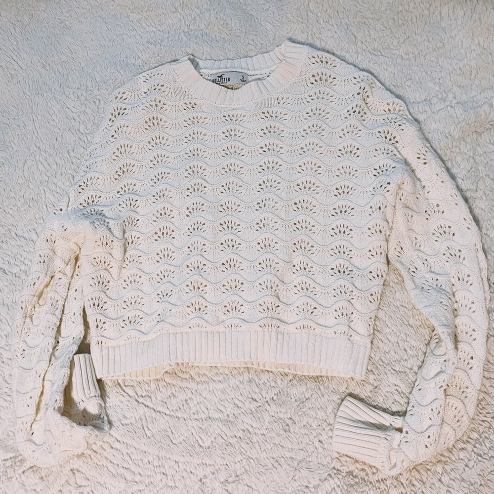 size small (perfect condition) like new hollister knitted white sweatshirt